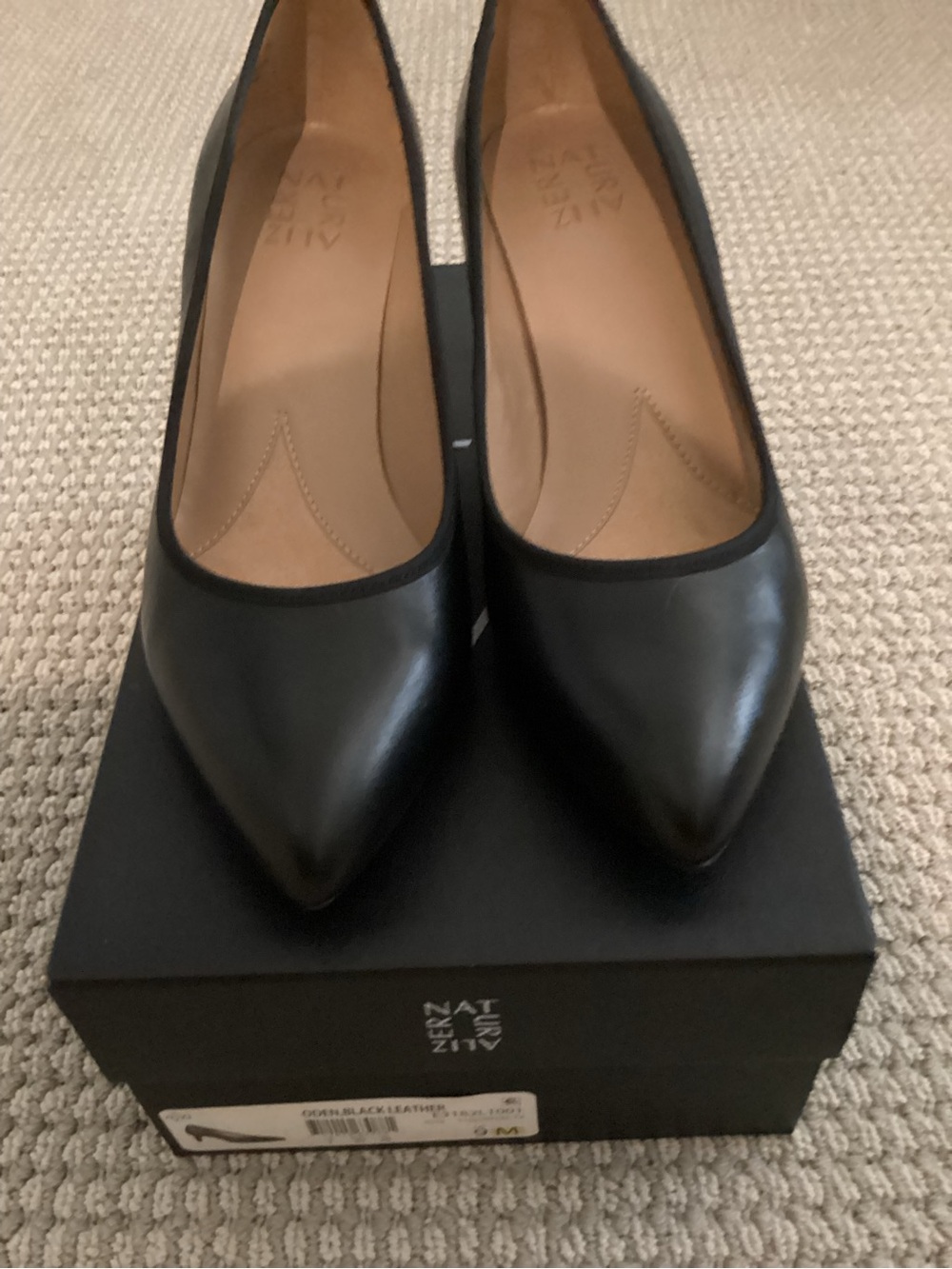 Naturalizer Black Pointed-Toe Leather Pumps - Picture 6 of 6